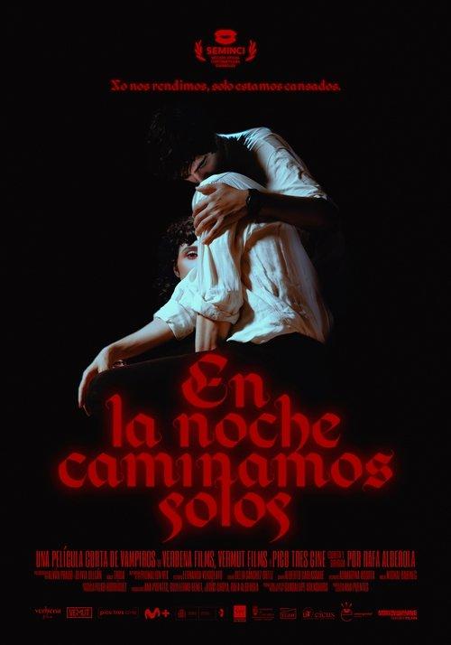 En la noche caminamos solos