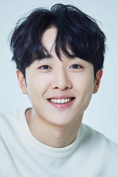 윤우